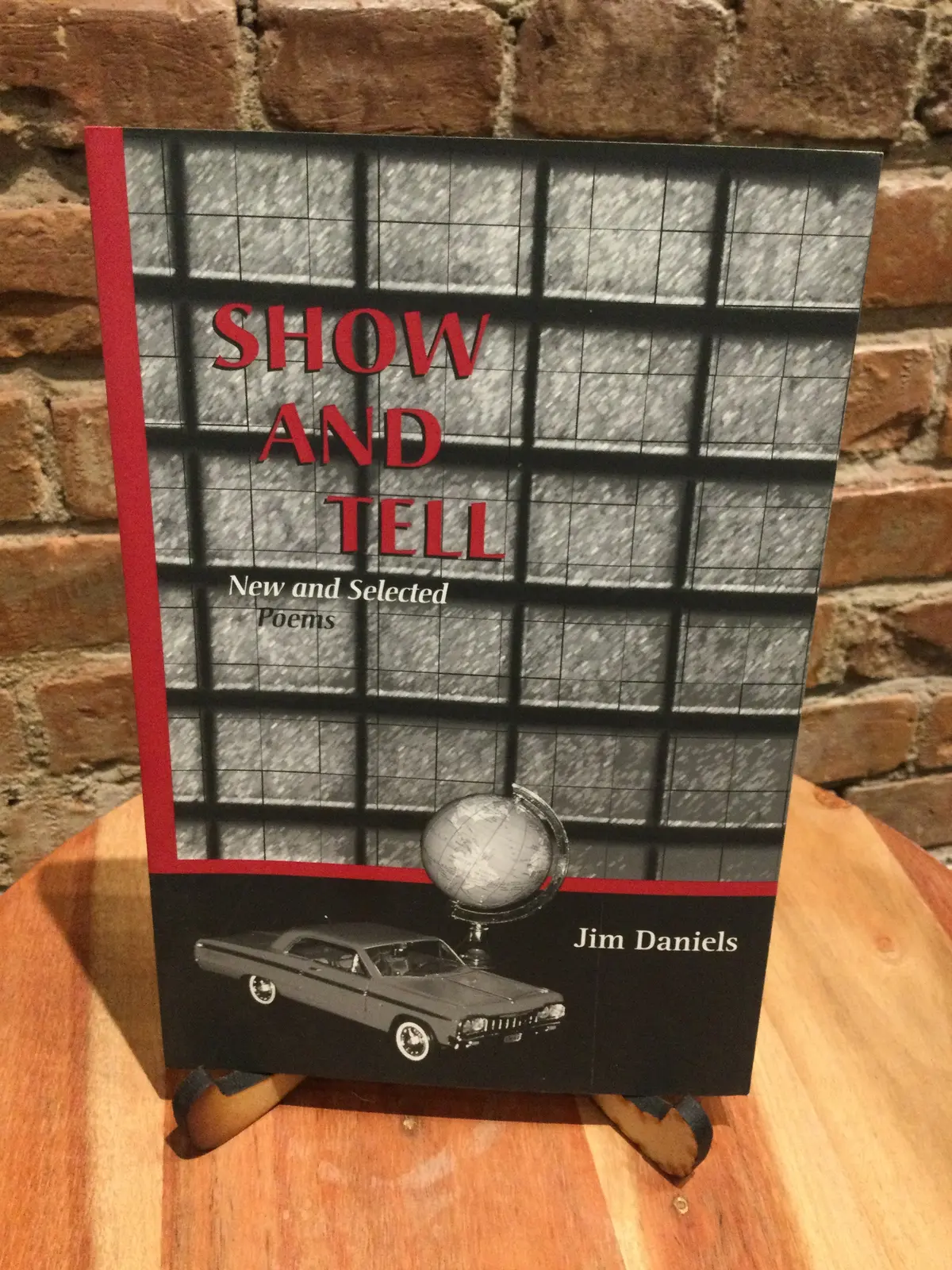 Daniels, Jim: Show And Tell: New And Selected Poems [Used Paperback] 1