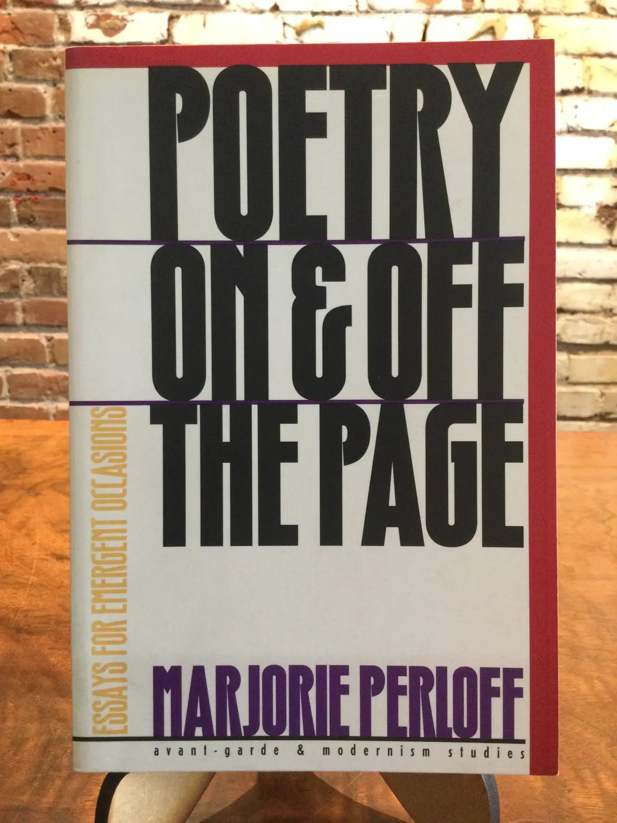 Perloff, Marjorie: Poetry On & Off The Page [Used Paperback] 1