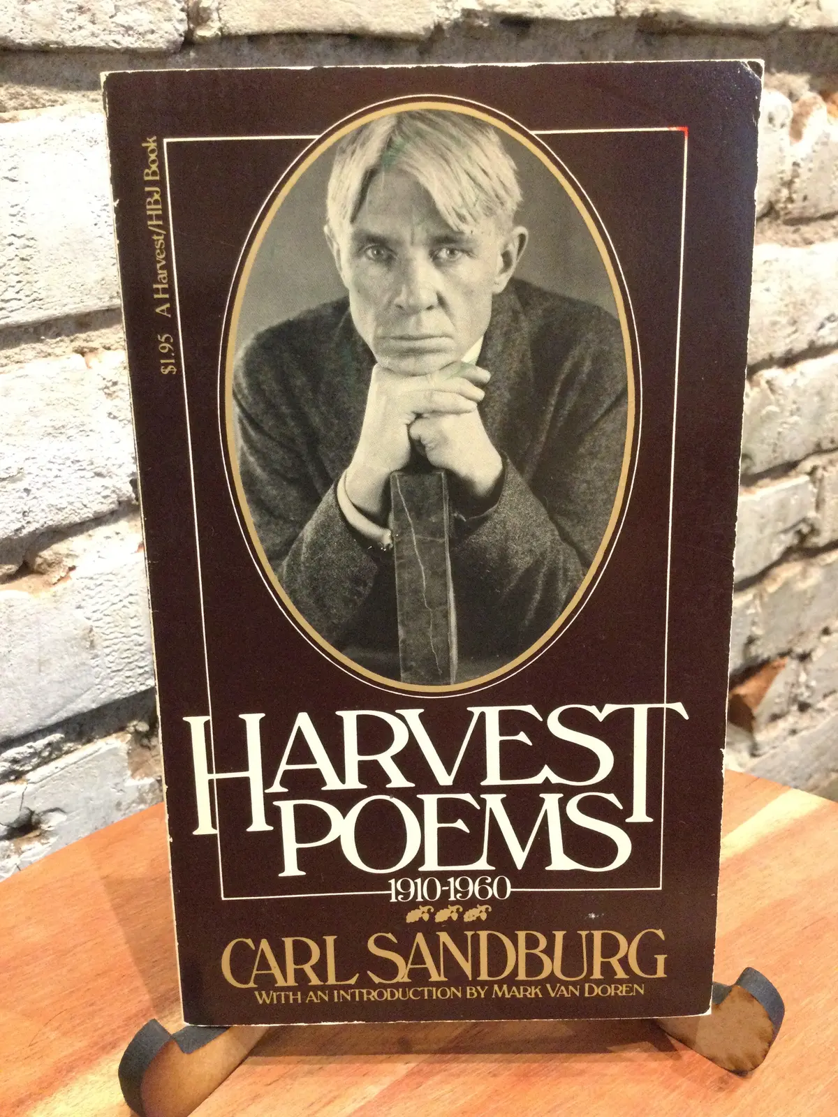 Sandburg, Carl: Harvest Poems 1910-1960 [Used Paperback] 1