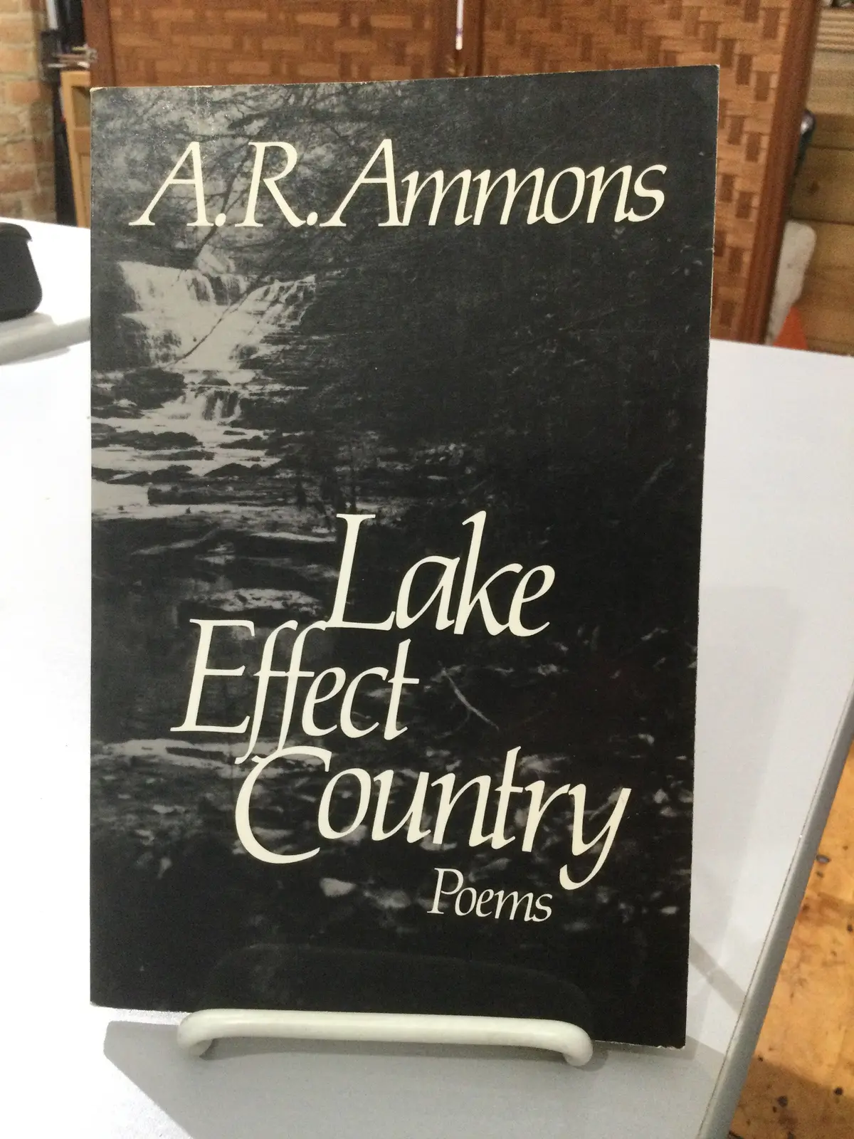 Ammons, A. R.: Lake Effect Country [Used Paperback] 1