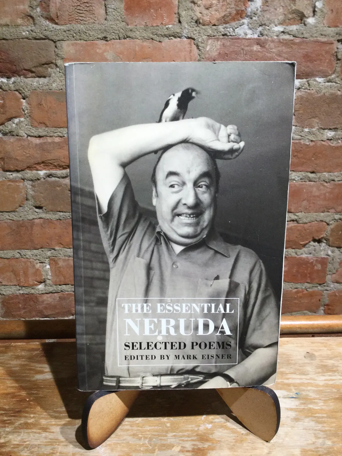 Neruda, Pablo: The Essential Neruda, Ed. Eisner, Mark [Used Paperback] 1