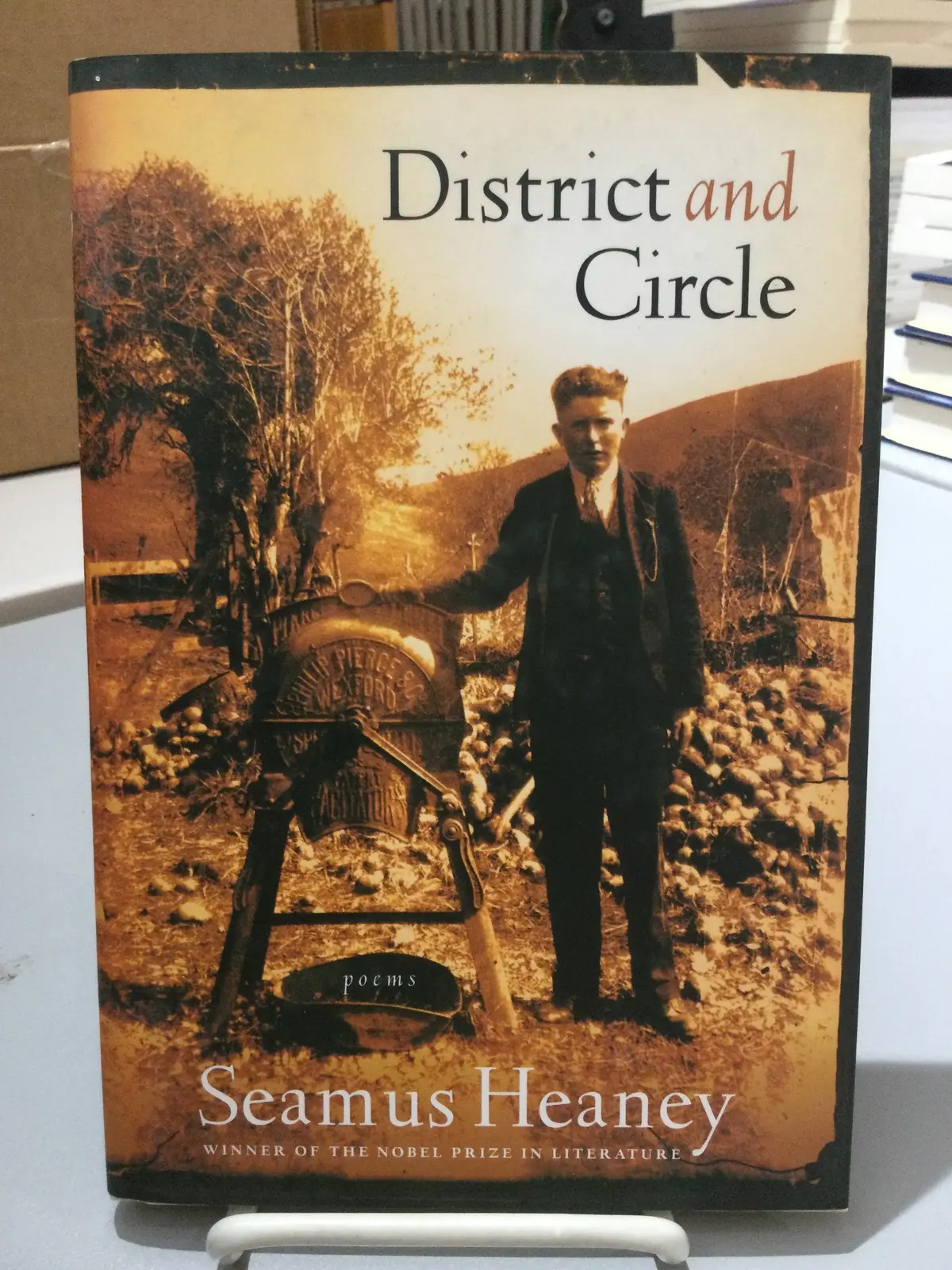 Heaney, Seamus: District And Circle [Used Hardcover] 1