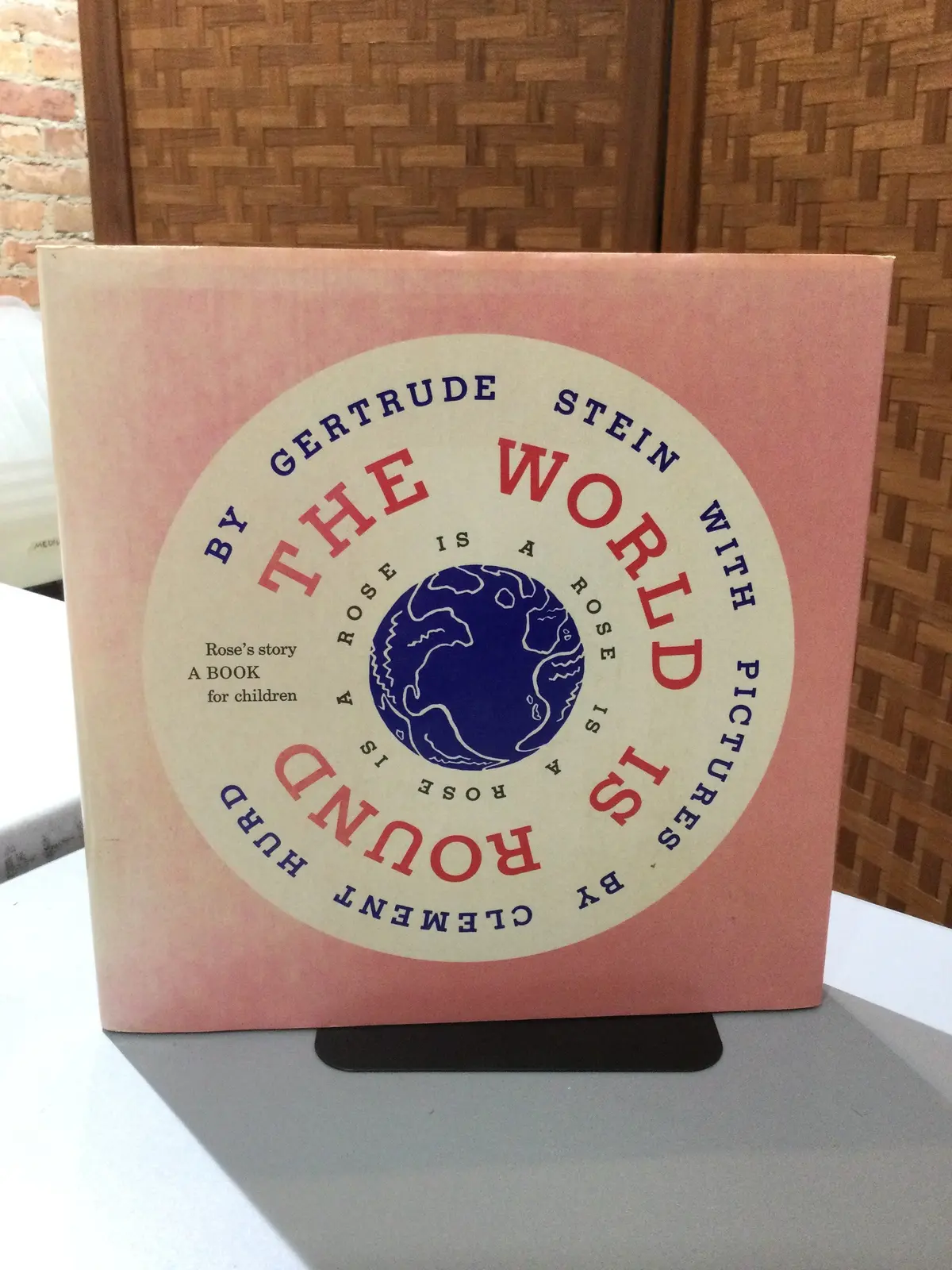 Stein, Gertrude: The World Is Round [Used Hardcover] 1