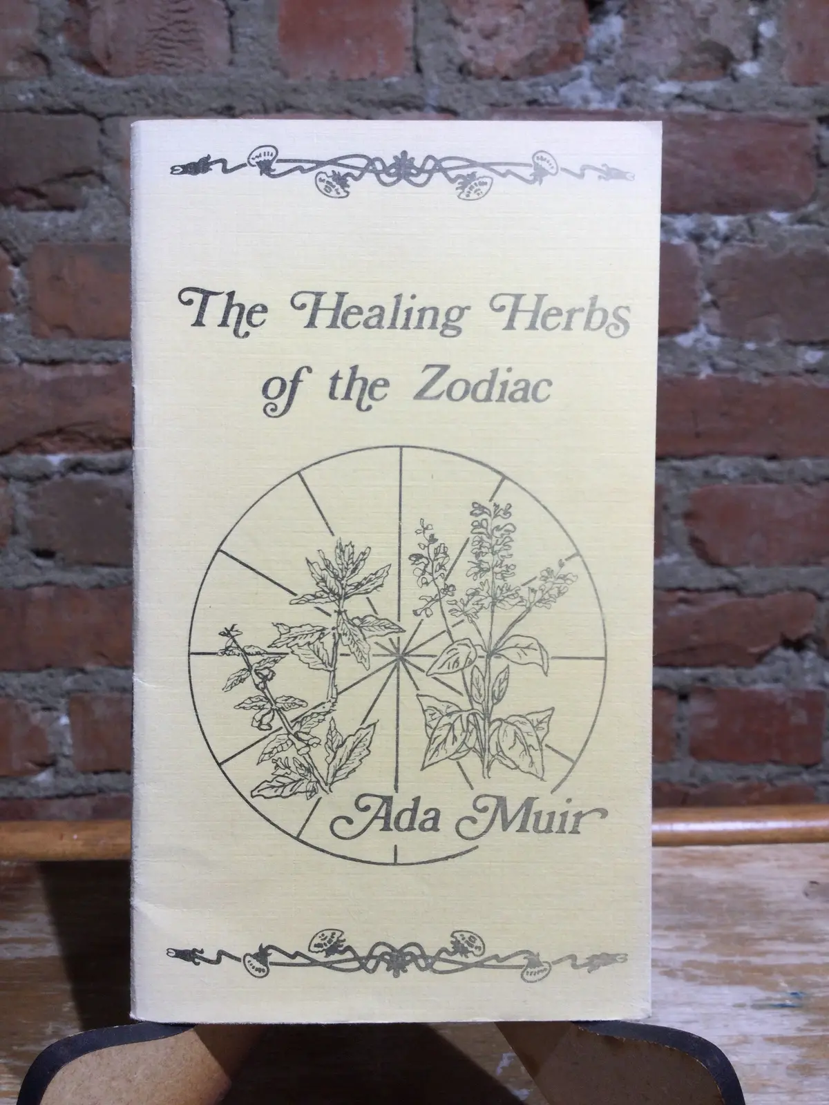 Muir, Ada: The Healing Herbs Of The Zodiac [Used Paperback] 1