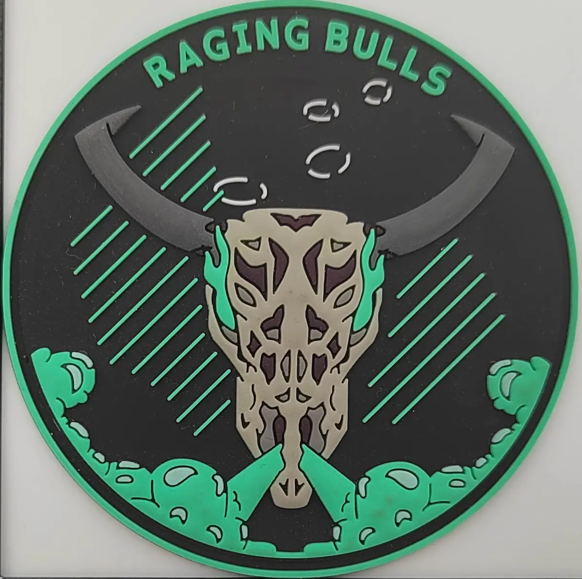 Official Vmm-261 Raging Bulls Pvc Glow Shoulder Patch Loop 1