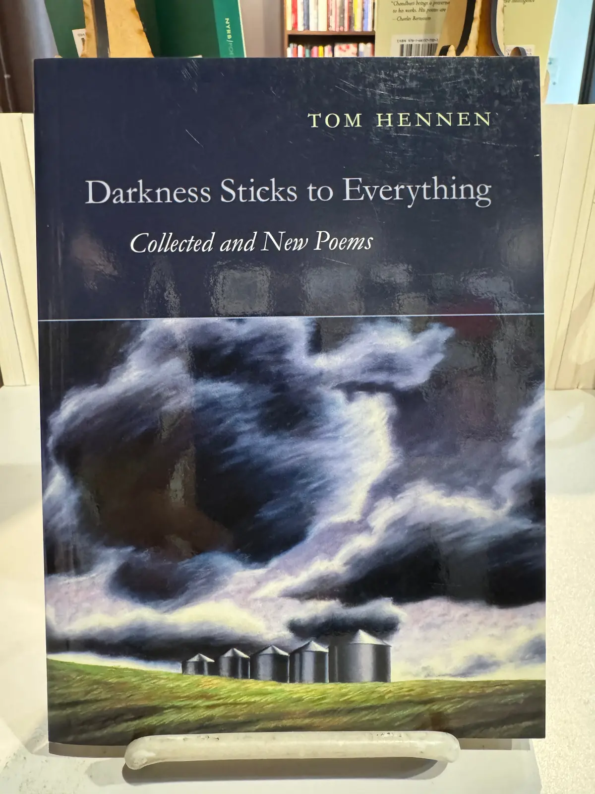 Hennen, Tom: Darkness Sticks To Everything [Used Paperback] 1