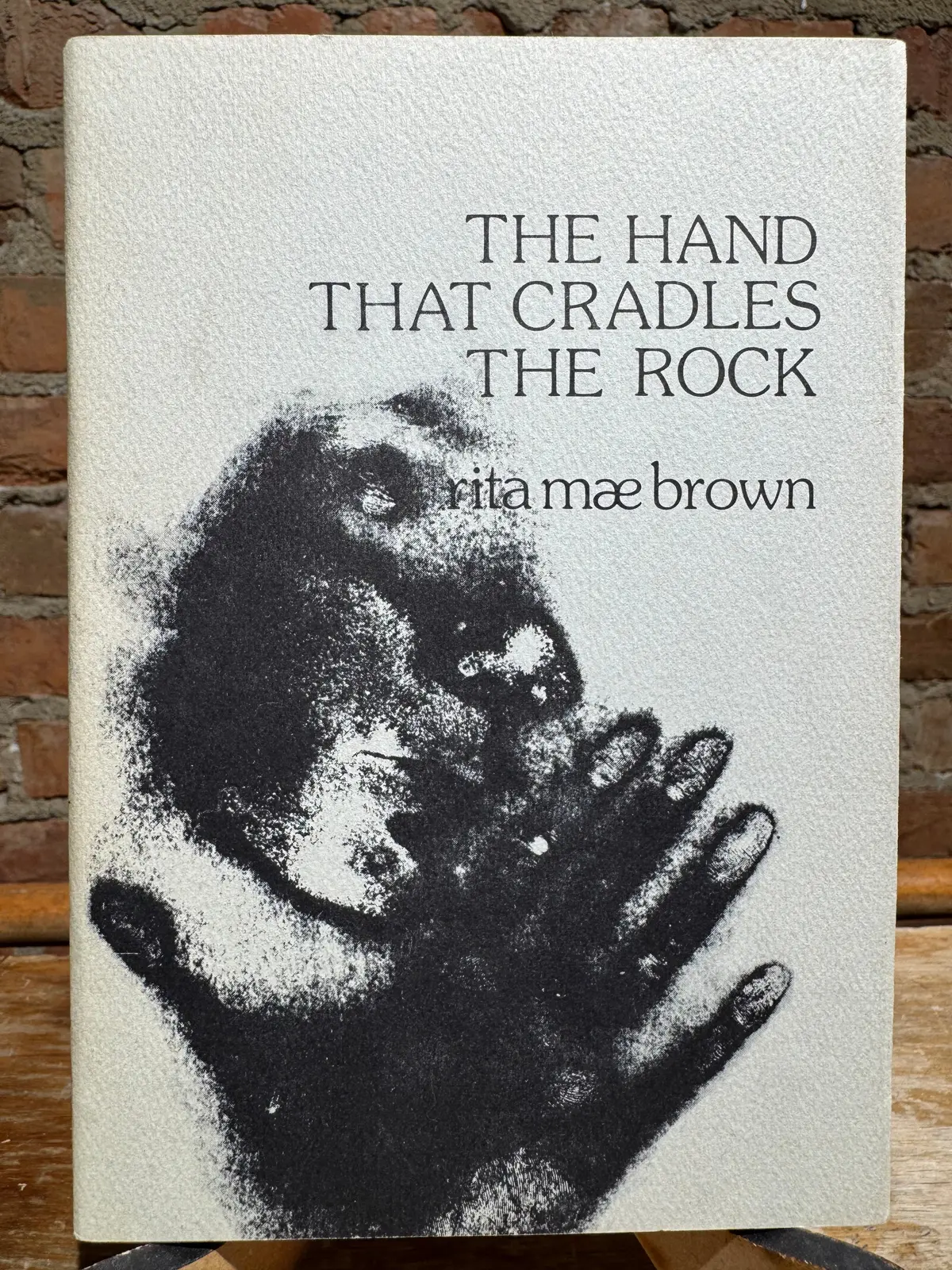 Brown, Rita Mae: The Hand That Cradles The Rock [Used Paperback] 1