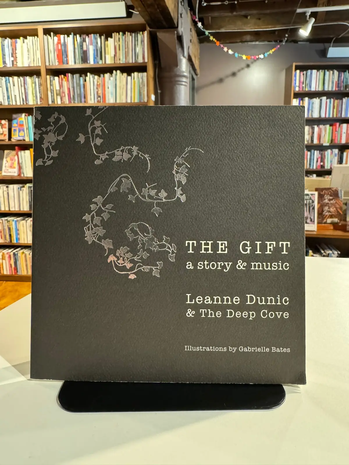 Dunic, Leanne: The Gift: A Story & Music 1