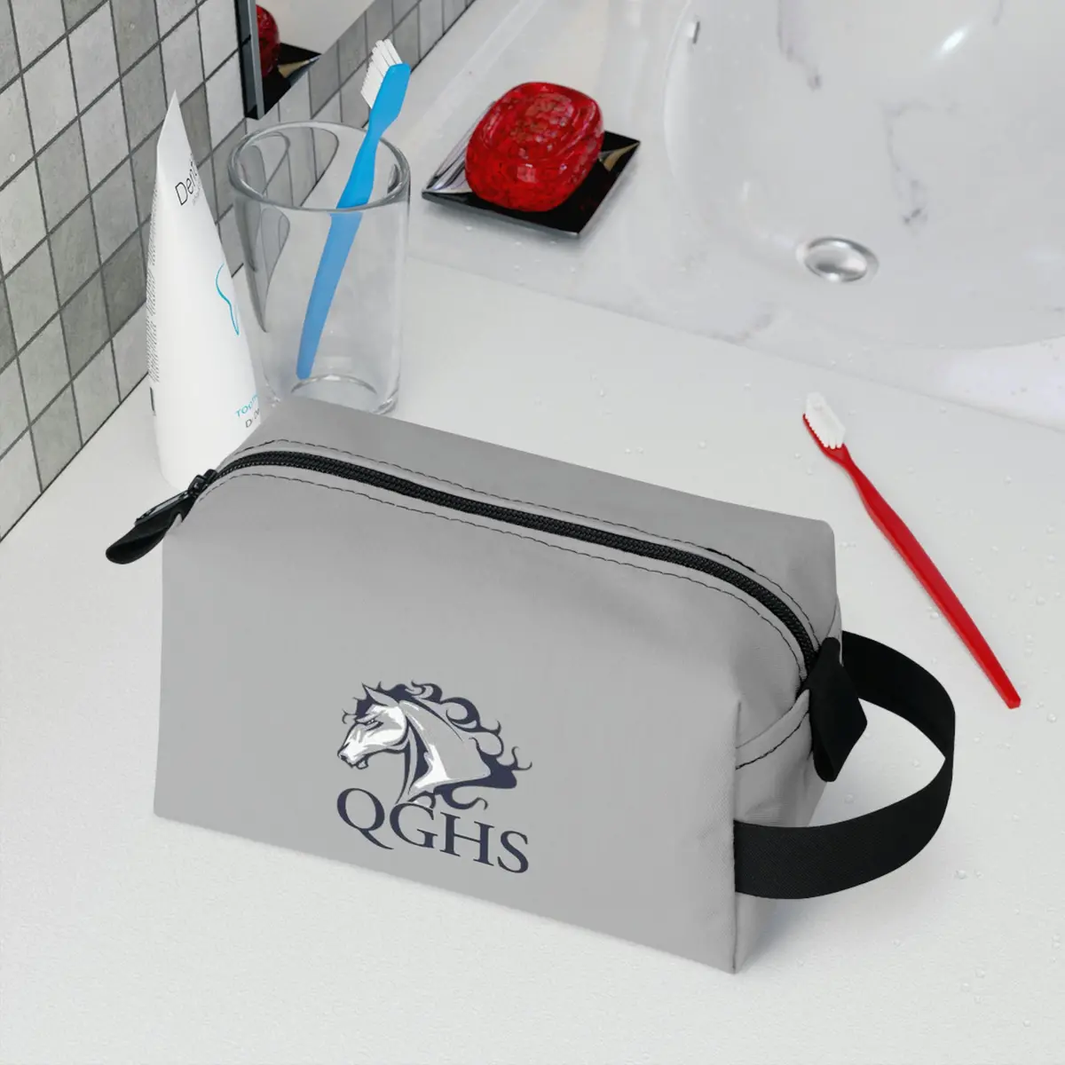 Queens Grant Hs Toiletry Bag 1
